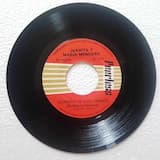 Morenita de ojos negros