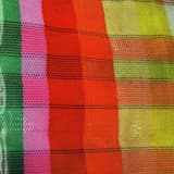 Por dejar de comer carne, por sellar con pegamento la cerradura de aquel local de ventas de armas y liberar una calandria de la jaula del vecino, en el barrio dicen que Ticky Tak es un chiquilín loco (pero no a mi parecer)