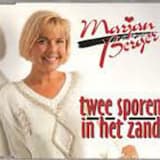 Twee sporen in het zand