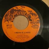 A medias de la noche