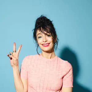 Adrienne Pauly avatar