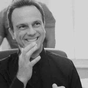 Carlos Rafael Rivera avatar