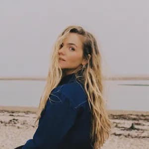 Hannah Jane Lewis avatar