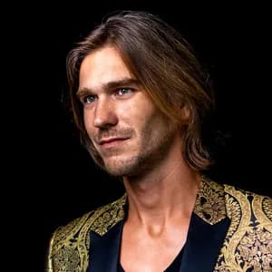 Amaury Vassili avatar