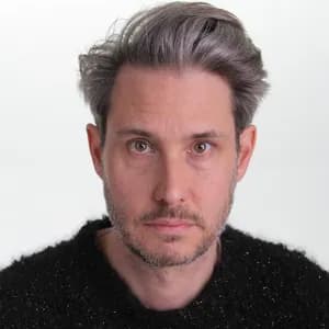 Dirk von Lowtzow avatar