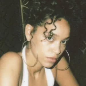 Izzy Bizu avatar