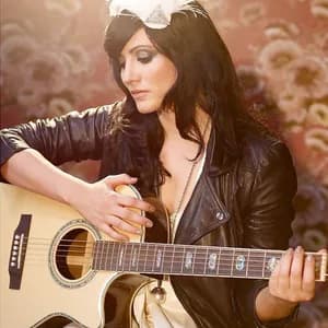 Roxanne Emery avatar