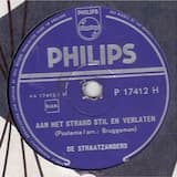 Aan het strand stil en verlaten