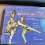 Trois valses : Acte II. Chœur « C’est l’amour » et dialogue