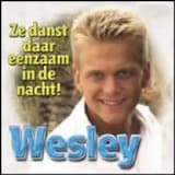 Ze danst daar eenzaam in de nacht!