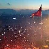 Kiss in Taksim Square