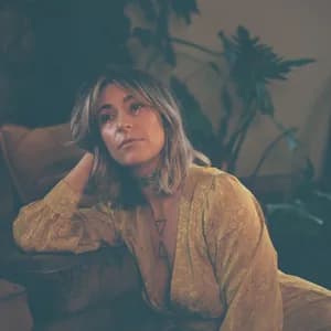 Lindsay Lou avatar